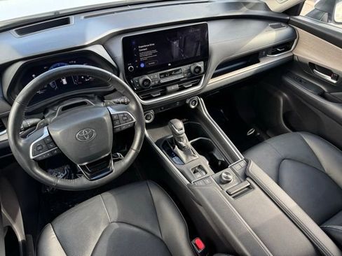 Used 2024 Toyota Grand Highlander AWD image 6
