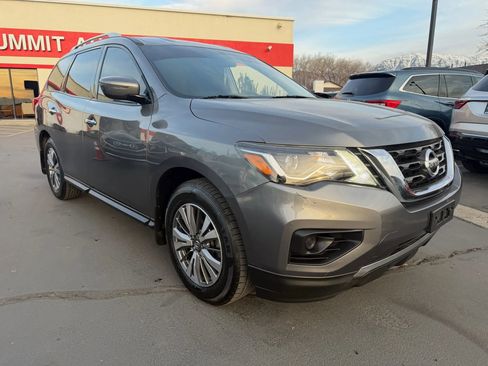 Used 2020 Nissan Pathfinder S image 3