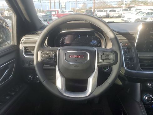 Used 2023 GMC Yukon XL SLT w/ SLT Luxury Package image 11