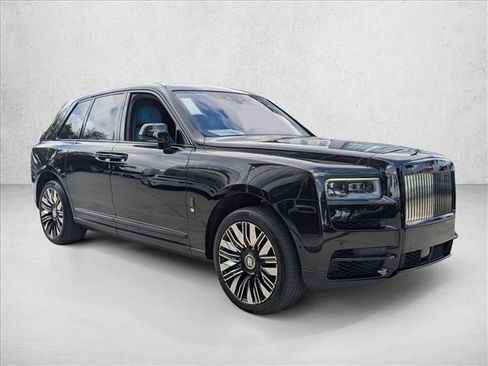 Used 2024 Rolls-Royce Cullinan image 3
