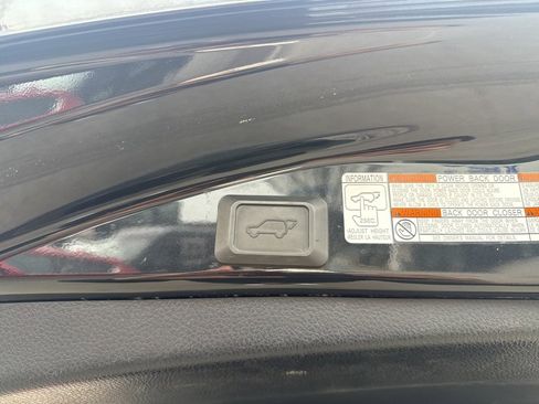 Used 2017 Toyota RAV4 Limited image 27