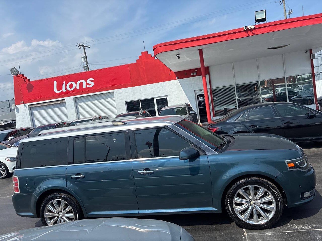 Used 2016 Ford Flex Limited w/ Equipment Group 301A FWD image 2