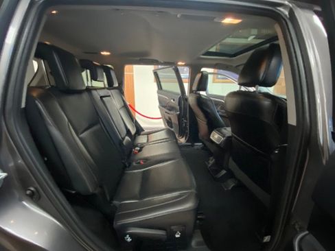 Used 2019 Toyota Highlander Limited FWD image 19