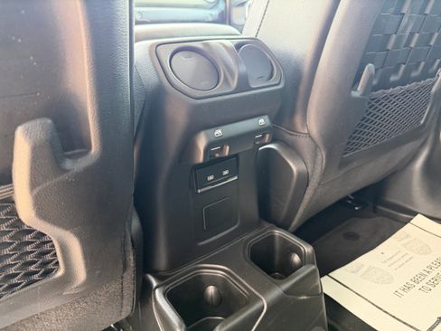 Used 2022 Jeep Gladiator Rubicon w/ Cold Weather Group image 17