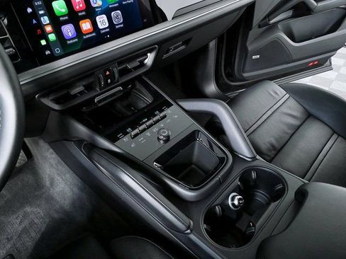Certified 2024 Porsche Cayenne Coupe image 19