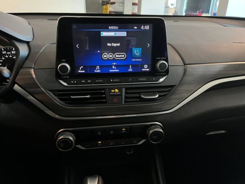 Used 2025 Nissan Altima 2.5 SV FWD image 14