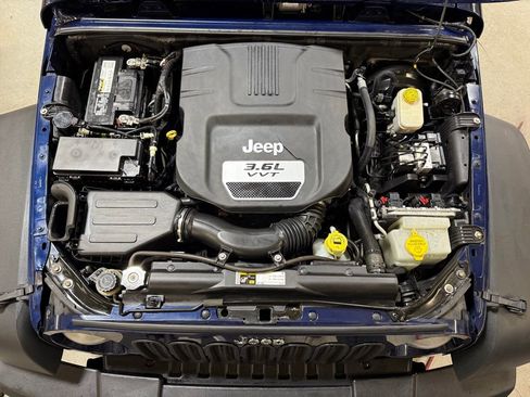 Used 2013 Jeep Wrangler Unlimited Sport AWD/4WD image 19