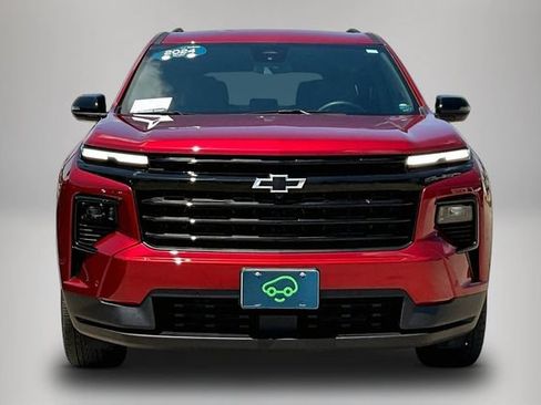 Used 2024 Chevrolet Traverse LT w/ Enhanced Driving Package FWD image 2