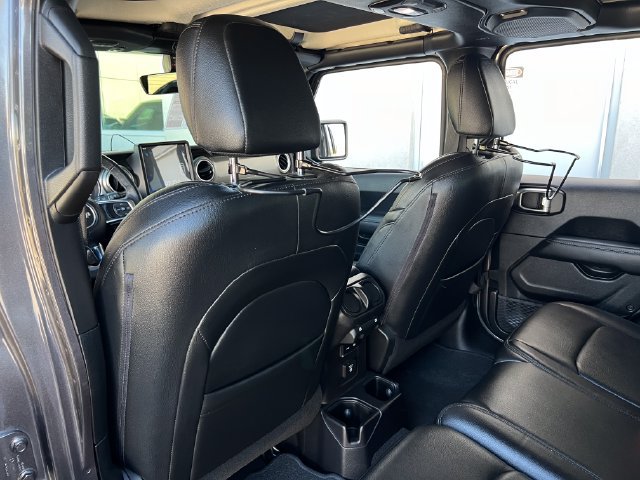 Used 2018 Jeep Wrangler Unlimited Sahara AWD/4WD image 28