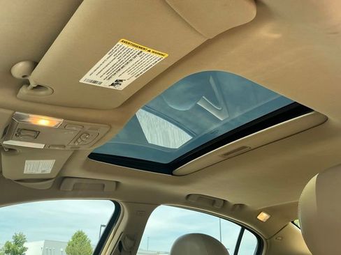 Used 2010 Buick Lucerne CXL FWD image 28