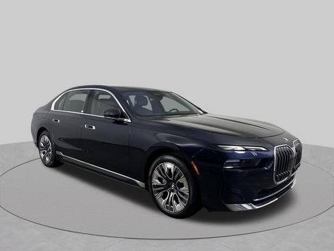 Used 2023 BMW i7 xDrive60 AWD/4WD image 2
