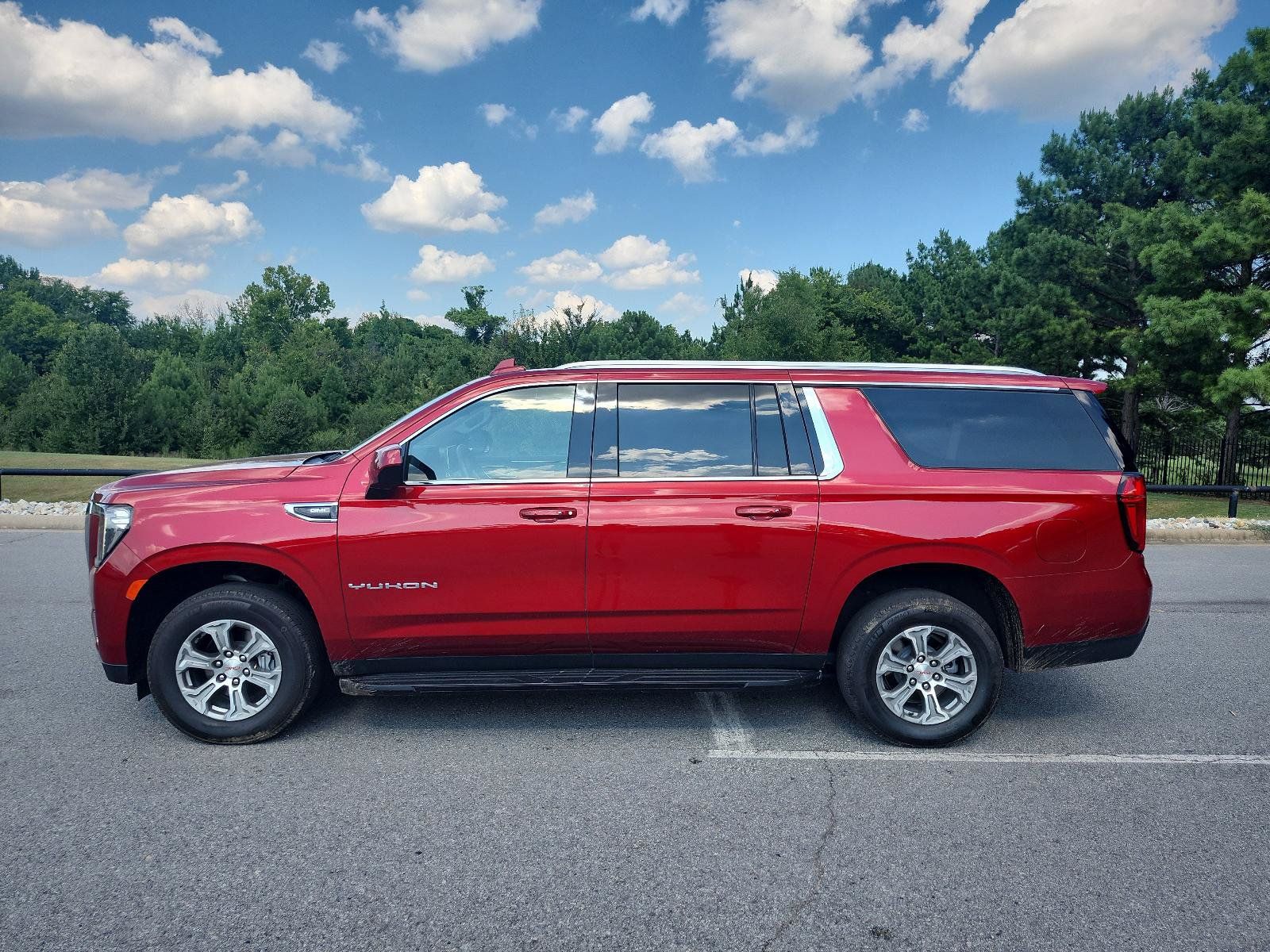 Certified 2024 GMC Yukon XL SLE w/ Max Trailering Package AWD/4WD image 2