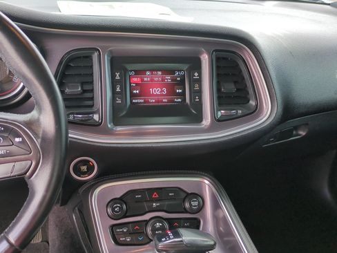 Used 2016 Dodge Challenger SXT RWD image 22