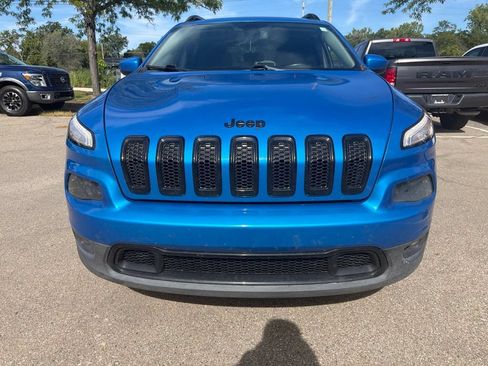 Used 2018 Jeep Cherokee Latitude w/ Altitude Package FWD image 2