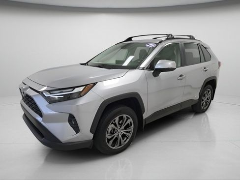 Used 2022 Toyota RAV4 XLE Premium AWD/4WD image 3