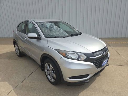 Used 2016 Honda HR-V LX image 2