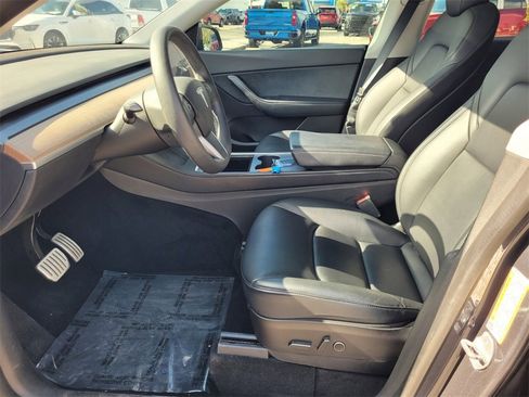 Used 2022 Tesla Model Y Performance image 3