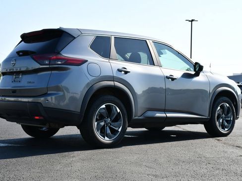 Used 2024 Nissan Rogue SV AWD/4WD image 7