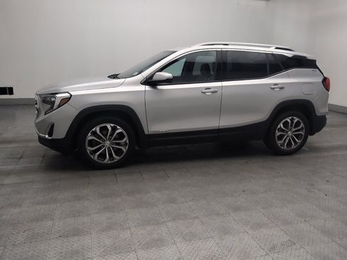 Used 2020 GMC Terrain SLT w/ Preferred Package FWD image 2