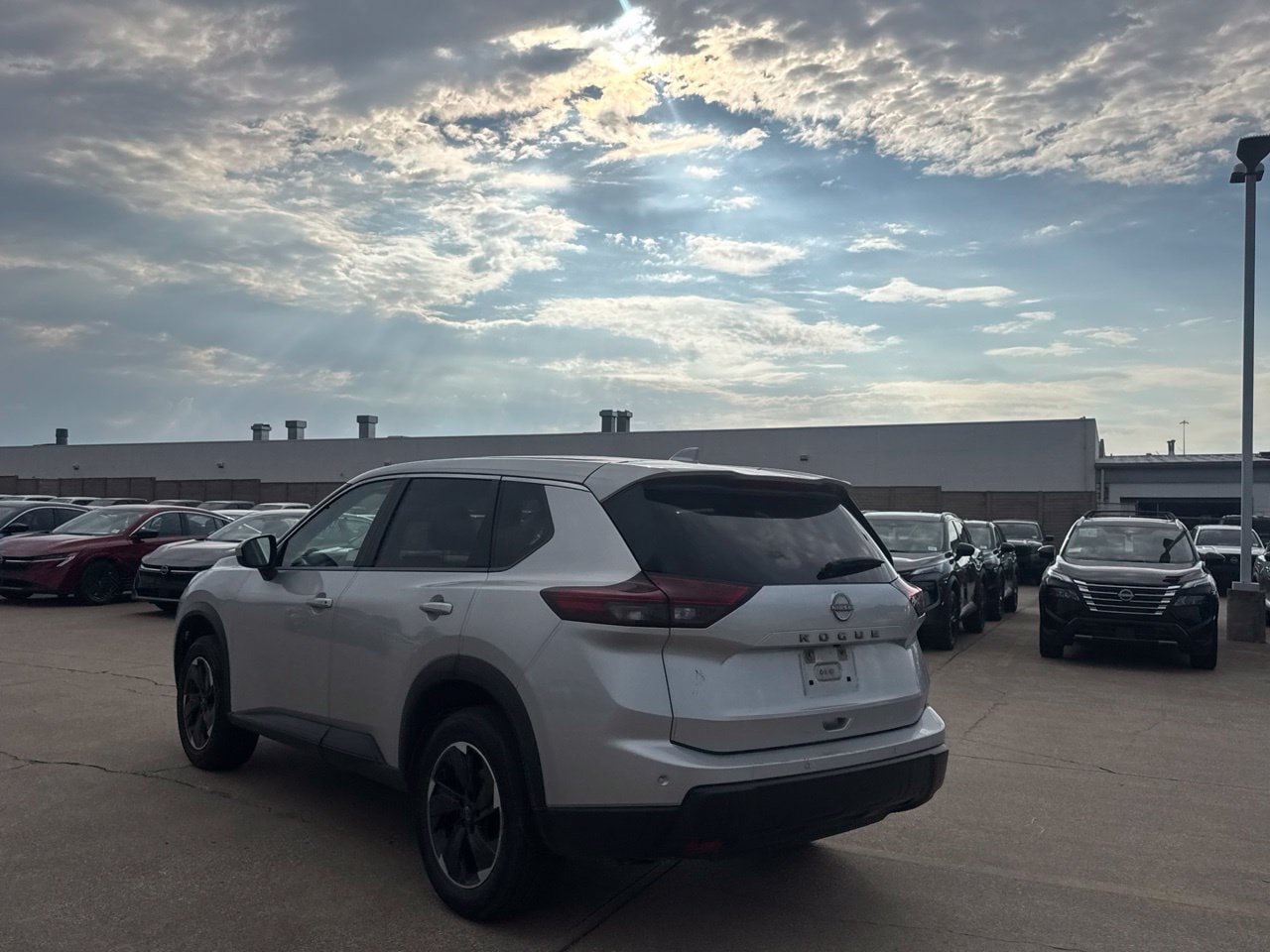 Certified 2025 Nissan Rogue SV FWD image 18