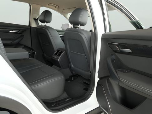 New 2025 VinFast VF 8 Eco AWD/4WD image 21