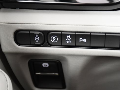 Used 2025 Acura MDX SH-AWD w/ Technology Package image 35