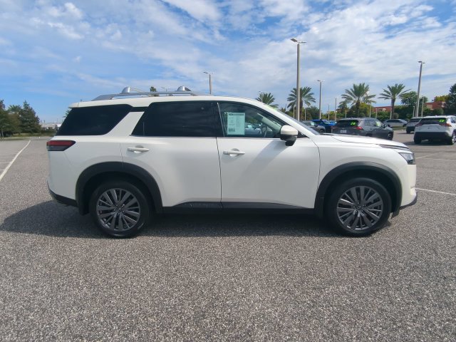 Used 2024 Nissan Pathfinder SL w/ SL Premium Package FWD image 3