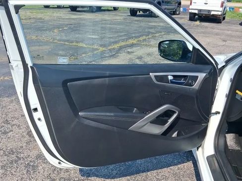 Used 2014 Hyundai Veloster w/ Style Package 02 FWD image 13