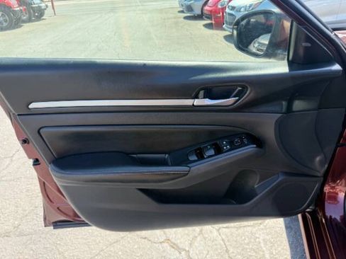 Used 2023 Nissan Altima 2.5 SV FWD image 11