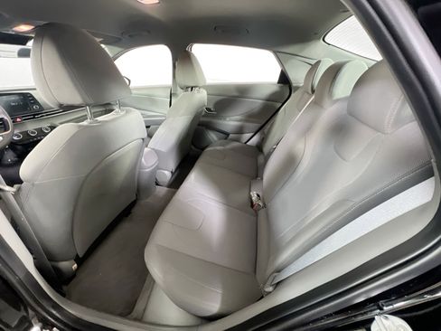 Used 2023 Hyundai Elantra SE w/ Preferred Accessory Package image 22