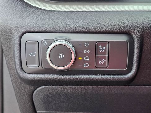 Used 2021 Ford Explorer XLT w/ Equipment Group 202A image 24