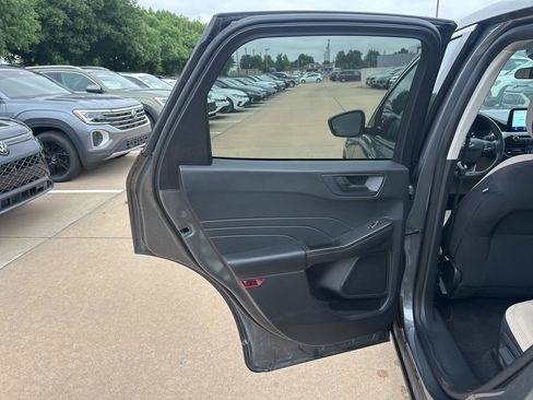 Used 2022 Ford Escape SE AWD/4WD image 13