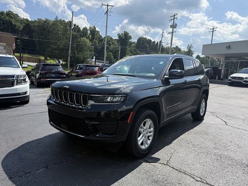 Used 2025 Jeep Grand Cherokee Laredo w/ Luxury Tech Group I AWD/4WD image 3