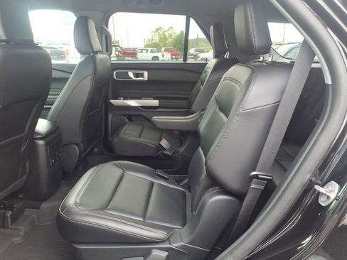 Used 2024 Ford Explorer XLT w/ Equipment Group 202A AWD/4WD image 9