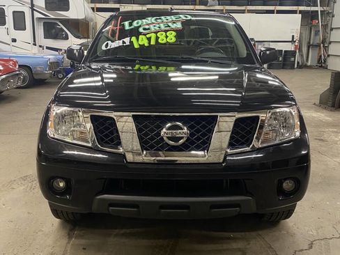 Used 2018 Nissan Frontier SV image 2