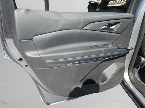 Used 2025 Chevrolet Traverse LT w/ LPO, Floor Liner Package FWD image 22