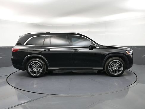 Used 2025 Mercedes-Benz GLS 450 4MATIC image 9