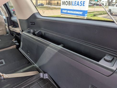 Used 2022 Ford Expedition Max Limited image 27