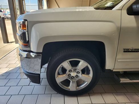 Used 2018 Chevrolet Silverado 1500 LT w/ Texas Edition RWD image 7