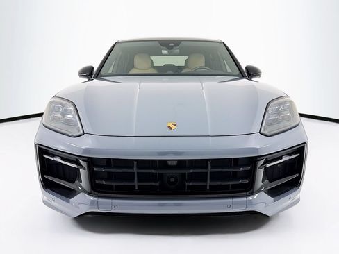 Certified 2025 Porsche Cayenne GTS AWD/4WD image 6