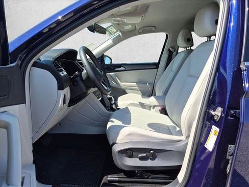 Used 2023 Volkswagen Tiguan SE FWD image 16
