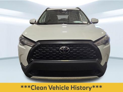 Used 2023 Toyota Corolla Cross LE FWD image 2