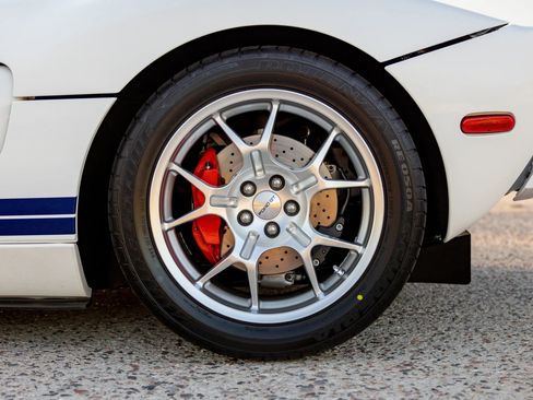 Used 2005 Ford GT RWD image 31