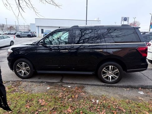 Used 2024 Ford Expedition Limited image 4