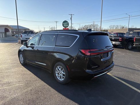 Used 2022 Chrysler Pacifica Touring-L image 23