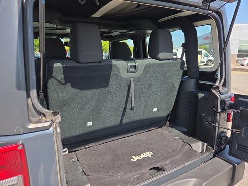 Used 2017 Jeep Wrangler Sport w/ Quick Order Package 24S AWD/4WD image 9