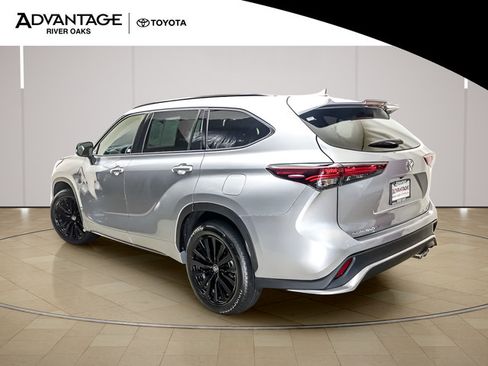 Used 2025 Toyota Highlander XSE AWD/4WD image 5