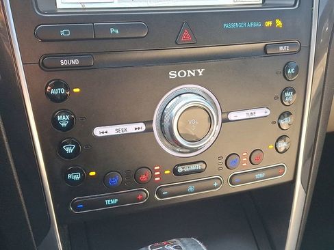 Used 2019 Ford Explorer Limited w/ Ford Safe & Smart Package image 17