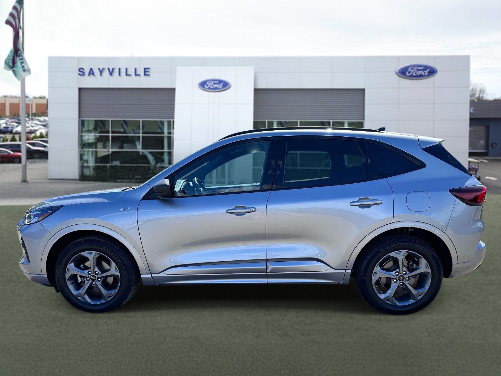 Used 2024 Ford Escape ST-Line w/ Tech Pack #1 AWD/4WD image 2
