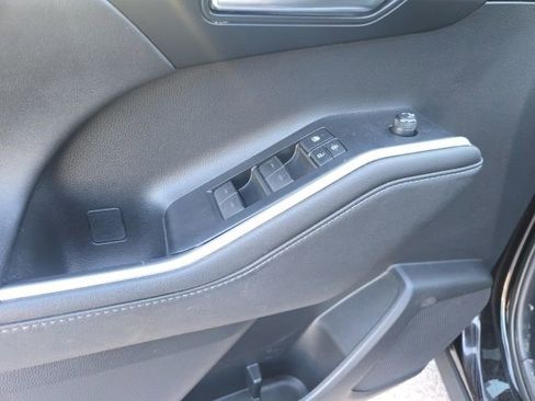 Used 2020 Toyota Highlander XLE image 17